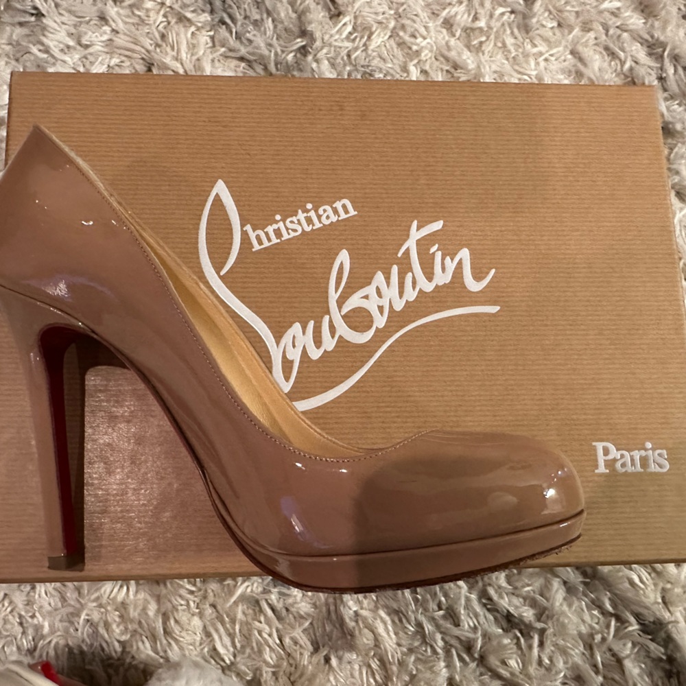 Neofilo Christian Louboutin nude heels
